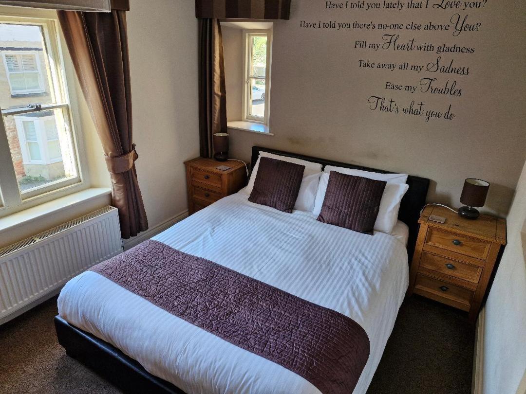 The Court House Inn Thrapston  Exteriör bild